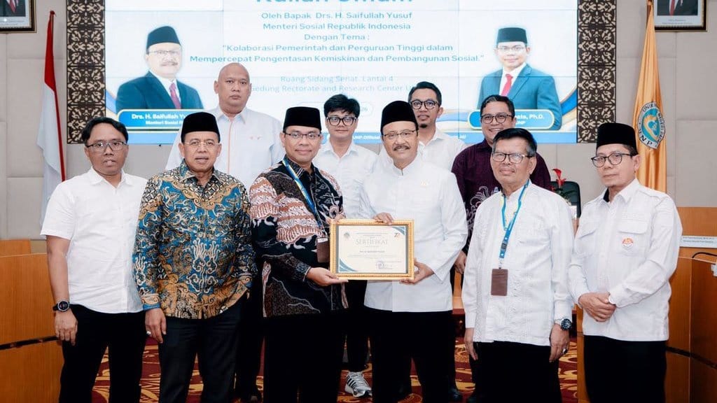 Gus Ipul Beri Kuliah Umum di UNP, Ajak Kampus Dukung Perlinsos Gus Ipul Beri Kuliah Umum di UNP, Ajak Kampus Dukung Perlinsos