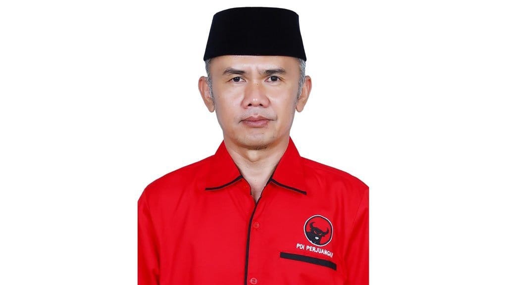 Sosok Rojab Asy'ari, Waket DPRD Sukabumi Turunkan Foto Gibran Sosok Rojab Asy'ari, Waket DPRD Sukabumi Turunkan Foto Gibran