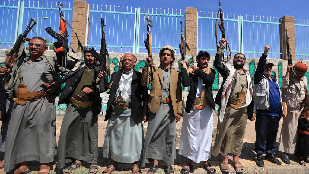 Serangan Houthi Rusak Pesawat di Bandara King Khalid Saudi Serangan Houthi Rusak Pesawat di Bandara King Khalid Saudi