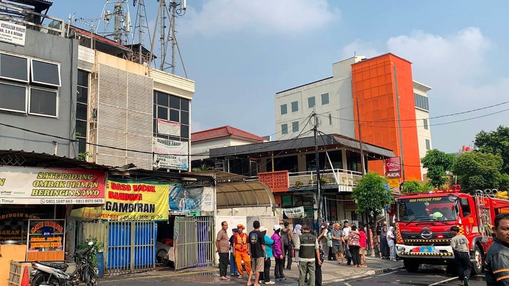 9 Fakta Kebakaran Rumah Makan Padang di Rawamangun Jakarta Timur 9 Fakta Kebakaran Rumah Makan Padang di Rawamangun Jakarta Timur