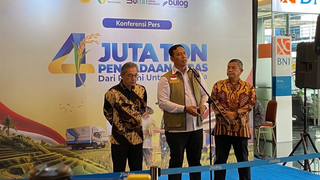 Bulog akan Pasok 300 Ribu Ton Beras Premium hingga Akhir 2026 Bulog akan Pasok 300 Ribu Ton Beras Premium hingga Akhir 2026