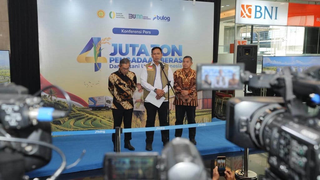 BULOG Cetak Rekor, Pengadaan Beras Tembus 4 Juta Ton BULOG Cetak Rekor, Pengadaan Beras Tembus 4 Juta Ton