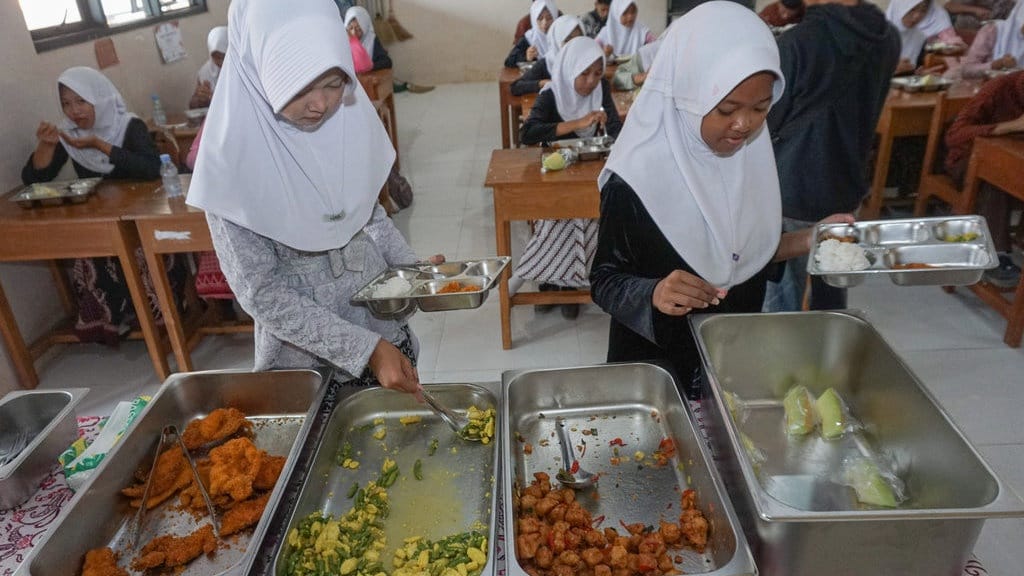 BGN Pangkas Penerima MBG, Sekolah Diminta Perbarui Data Siswa BGN Pangkas Penerima MBG, Sekolah Diminta Perbarui Data Siswa