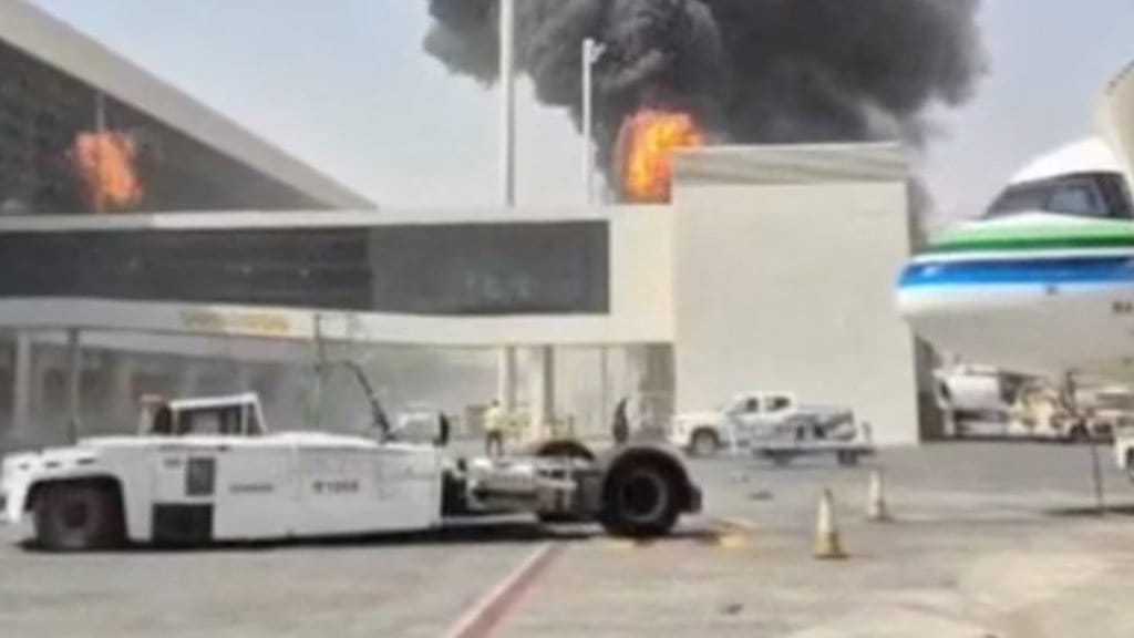 Serangan Houthi di Bandara Riyadh Arab Saudi Tewaskan 12 Orang Serangan Houthi di Bandara Riyadh Arab Saudi Tewaskan 12 Orang