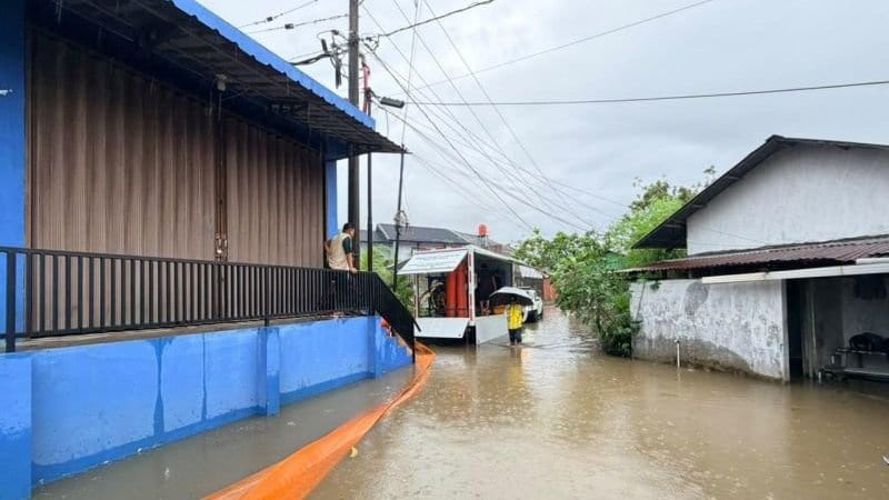 Kementerian PU Kerahkan Pompa & Alat Berat Tangani Banjir Padang Kementerian PU Kerahkan Pompa & Alat Berat Tangani Banjir Padang