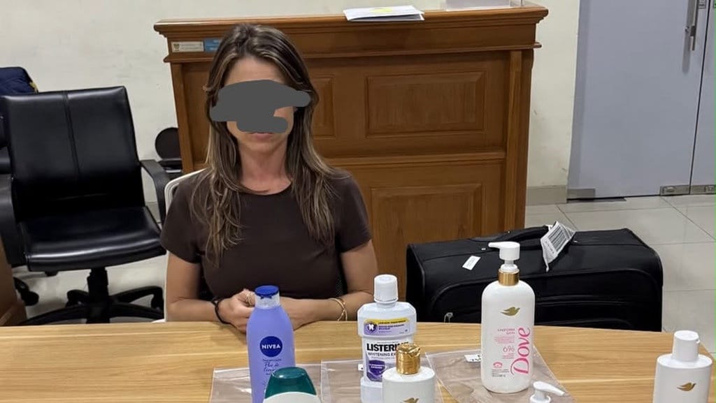 Polisi Tangkap WNA Brasil Bawa Kokain 3,6 Kg di Ngurah Rai Bali Polisi Tangkap WNA Brasil Bawa Kokain 3,6 Kg di Ngurah Rai Bali