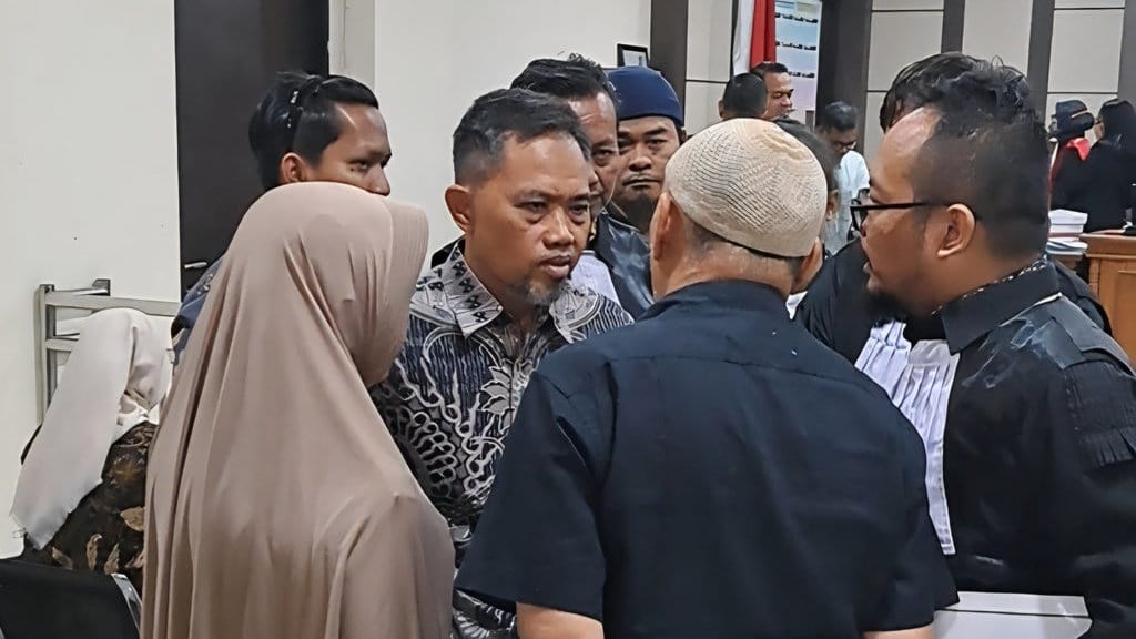 Sekda Cilacap Ditawari Uang agar Tanggung Kasus THR Sendirian Sekda Cilacap Ditawari Uang agar Tanggung Kasus THR Sendirian