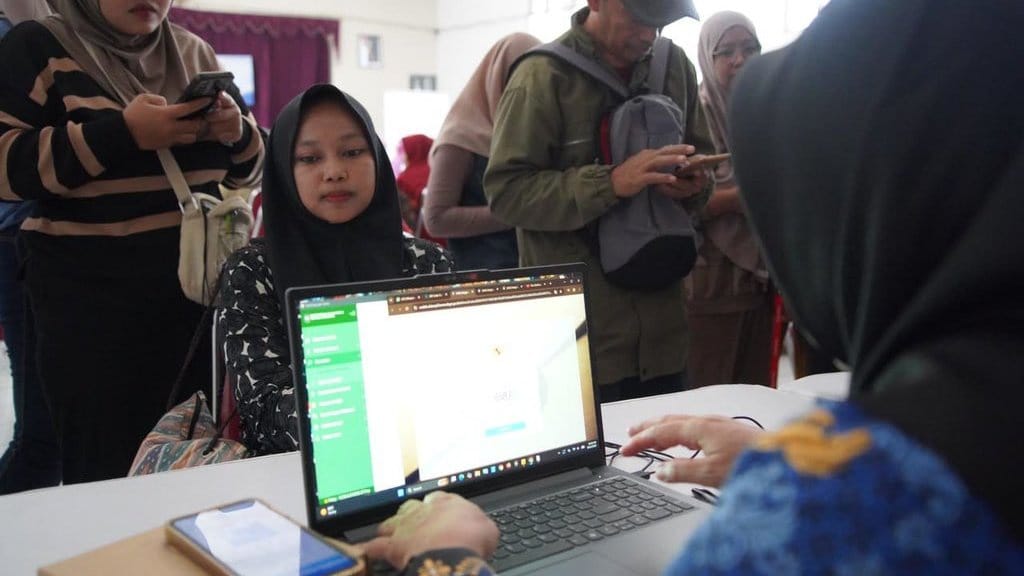 Siapkan Agen Perlinsos, Mas Dhito Dorong Percepatan Aktivasi IKD Siapkan Agen Perlinsos, Mas Dhito Dorong Percepatan Aktivasi IKD