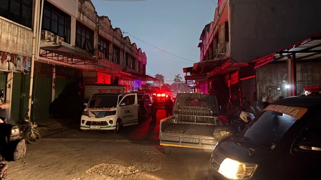 Ledakan Pasar Cimanggis Ciputat: Ruko Hancur, Ada Korban Luka Ledakan Pasar Cimanggis Ciputat: Ruko Hancur, Ada Korban Luka