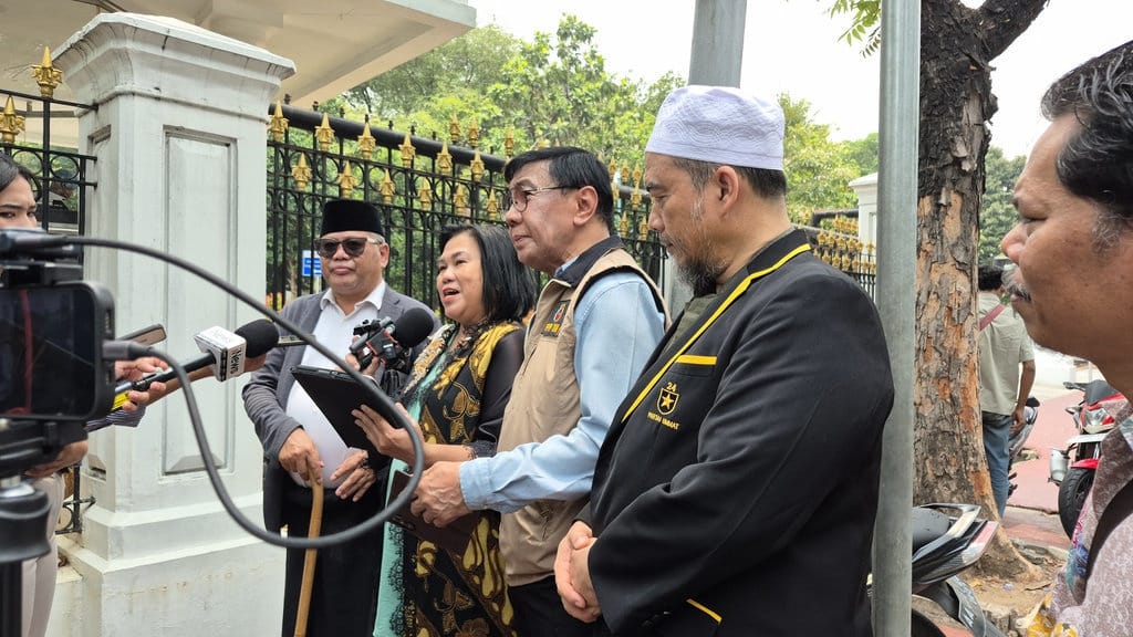 Pemohon MK Desak Presiden Prabowo Bersikap soal Gibran Pemohon MK Desak Presiden Prabowo Bersikap soal Gibran
