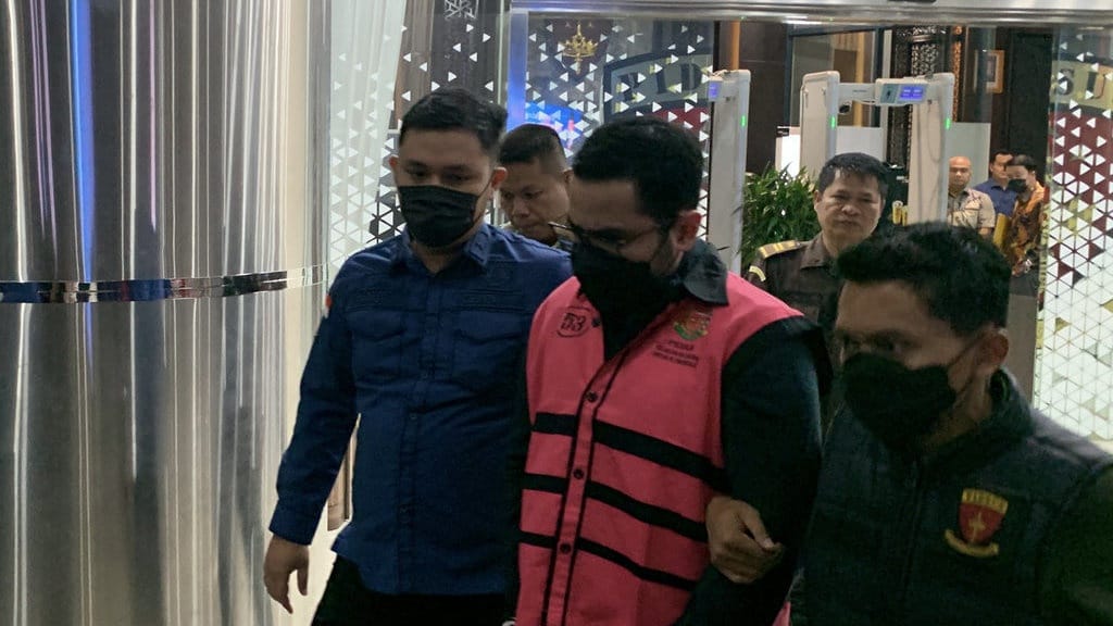 Dirut PT CNI Ditetapkan Jadi Tersangka Baru Kasus Nikel Sultra Dirut PT CNI Ditetapkan Jadi Tersangka Baru Kasus Nikel Sultra