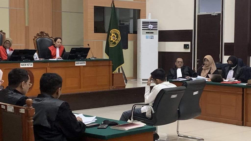 Dokter Tifa Curigai Proses Pembuatan BAP Sekjen Projo Freddy Dokter Tifa Curigai Proses Pembuatan BAP Sekjen Projo Freddy