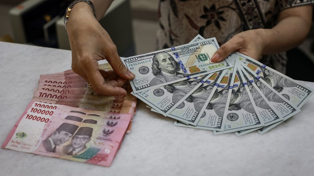 Rupiah Menguat Tipis Hari Ini Menjadi Rp18.015 per Dolar AS Rupiah Menguat Tipis Hari Ini Menjadi Rp18.015 per Dolar AS