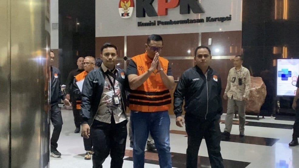 Resmi Ditahan KPK, Bupati Klaten Hamenang Pakai Rompi Oranye Resmi Ditahan KPK, Bupati Klaten Hamenang Pakai Rompi Oranye