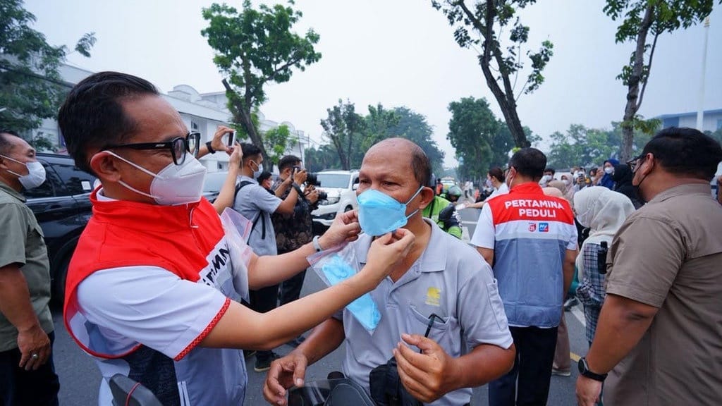 Peduli Kabut Asap Medan, Pertamina Sumbagut Bagikan 2.200 Masker Peduli Kabut Asap Medan, Pertamina Sumbagut Bagikan 2.200 Masker