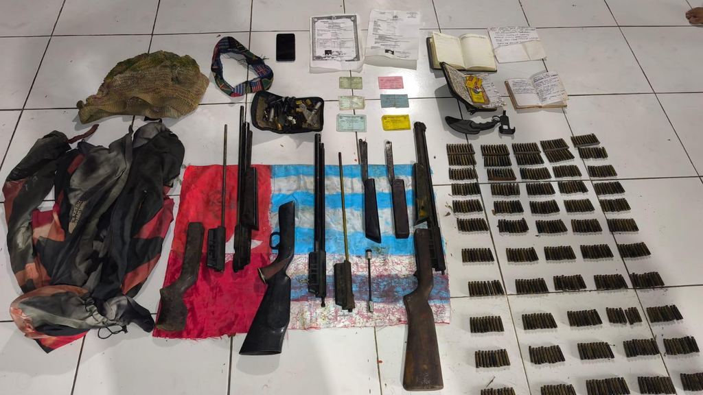Amunisi & Senpi di Markas Kelompok Sipil Bersenjata Papua Disita Amunisi & Senpi di Markas Kelompok Sipil Bersenjata Papua Disita