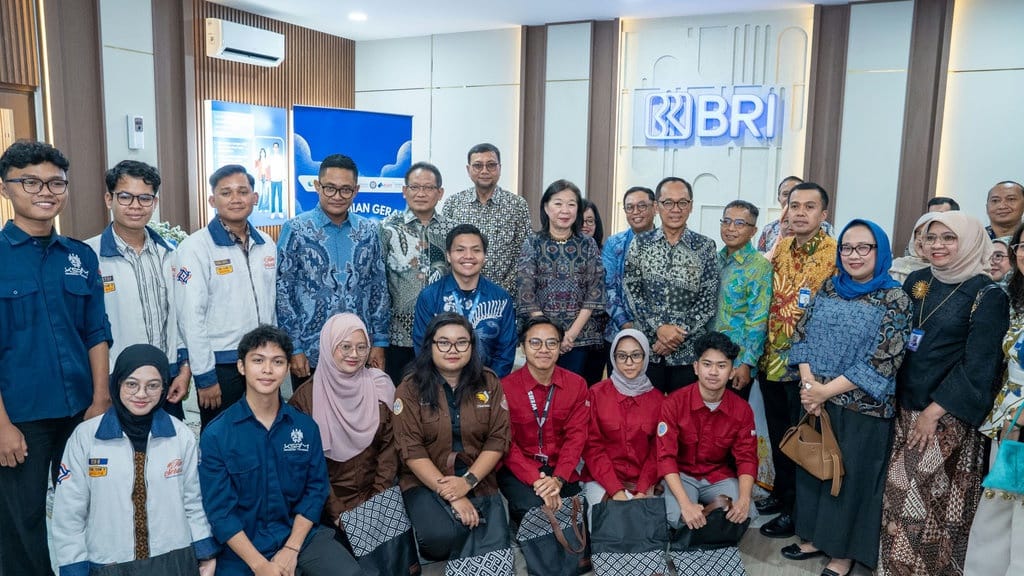 Perkuat Literasi Keuangan, BRI Dukung Gerai CERDAS PeKA di UNAIR Perkuat Literasi Keuangan, BRI Dukung Gerai CERDAS PeKA di UNAIR