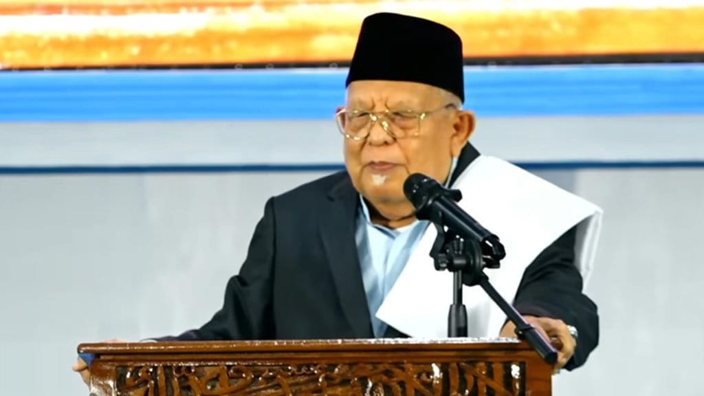 Sosok KH Syukron Makmun, Ulama Singa Podium Itu Kini Telah Wafat Sosok KH Syukron Makmun, Ulama Singa Podium Itu Kini Telah Wafat