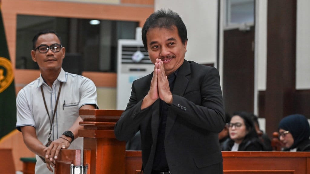Roy Suryo Heran, Jokowi Saksi Nomor Satu tapi Belum Dipanggil Roy Suryo Heran, Jokowi Saksi Nomor Satu tapi Belum Dipanggil