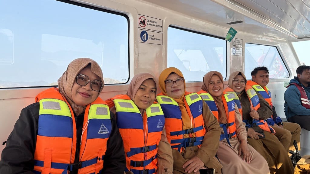 Kisah Rohani & Perahu Sekolah Jaga Asa Pendidikan di Gili Gede Kisah Rohani & Perahu Sekolah Jaga Asa Pendidikan di Gili Gede