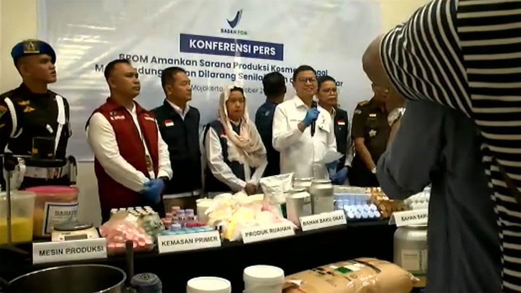 BPOM Ungkap Pabrik Kosmetik Ilegal di Mojokerto Senilai Rp16,1 M BPOM Ungkap Pabrik Kosmetik Ilegal di Mojokerto Senilai Rp16,1 M