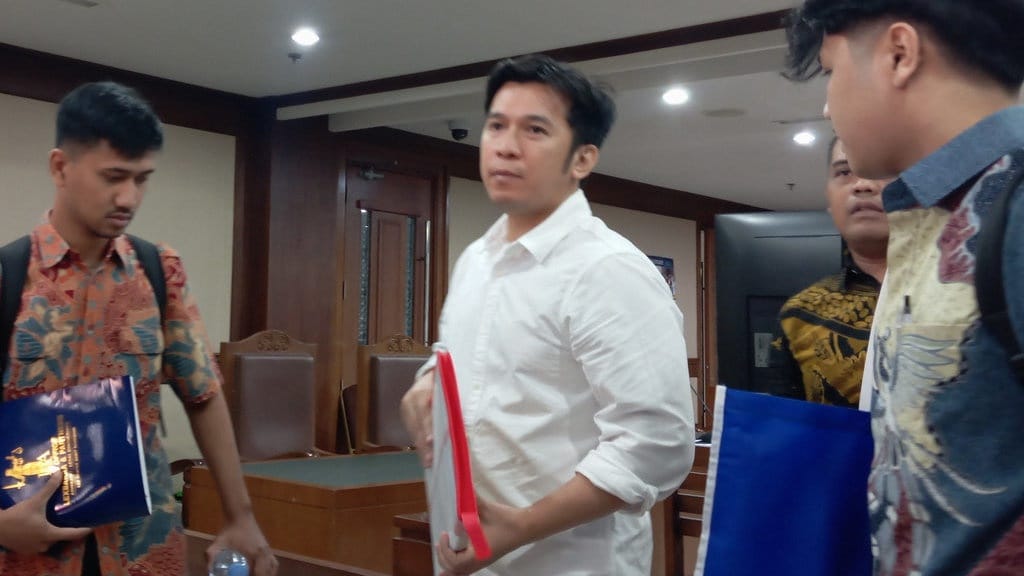 Sutradara Ungkap Keterlibatan Zarof Ricar di Film Sang Pengadil Sutradara Ungkap Keterlibatan Zarof Ricar di Film Sang Pengadil
