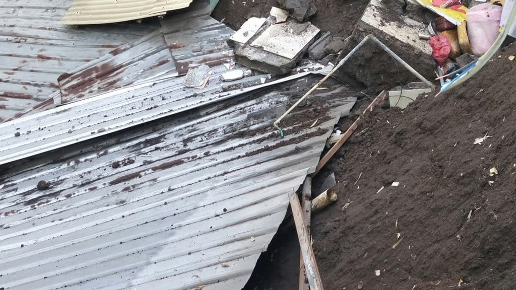 Tanah Longsor di Tabanan Rusak 2 Rumah, Seorang Warga Terluka Tanah Longsor di Tabanan Rusak 2 Rumah, Seorang Warga Terluka