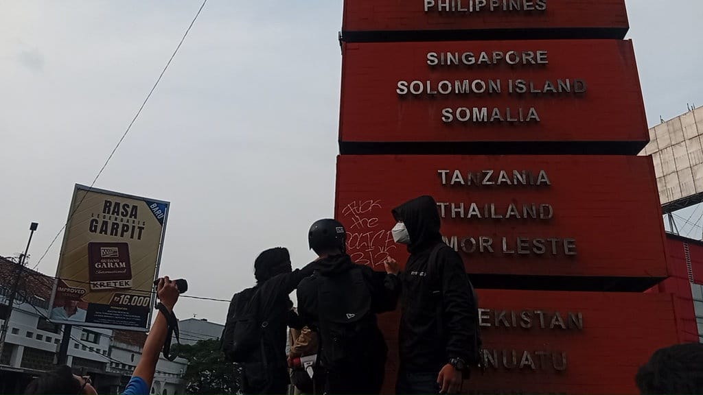 Walkot Farhan: Vandalisme Simpang Lima Bukan Kebebasan Ekspresi Walkot Farhan: Vandalisme Simpang Lima Bukan Kebebasan Ekspresi