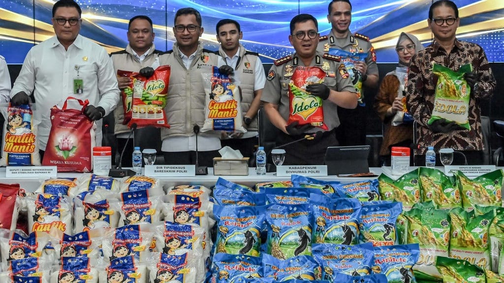 Bareskrim Ungkap Lima Merek Beras Fortifikasi Bodong PT DTA Bareskrim Ungkap Lima Merek Beras Fortifikasi Bodong PT DTA