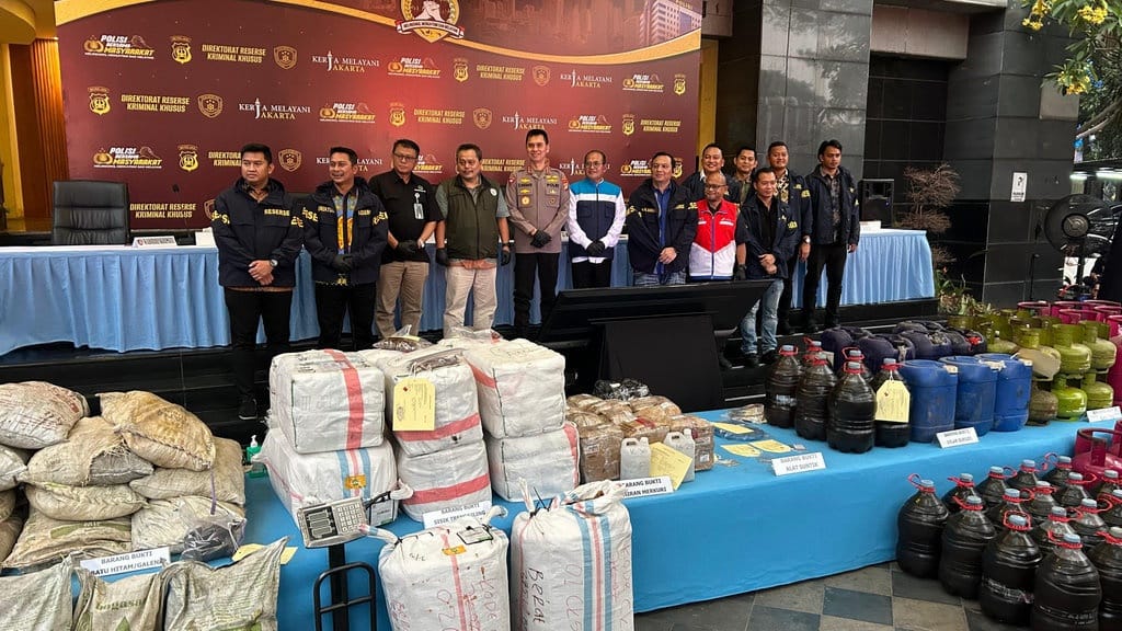 Polda Metro Ungkap Kasus Subsidi BBM hingga Perdagangan Satwa Polda Metro Ungkap Kasus Subsidi BBM hingga Perdagangan Satwa