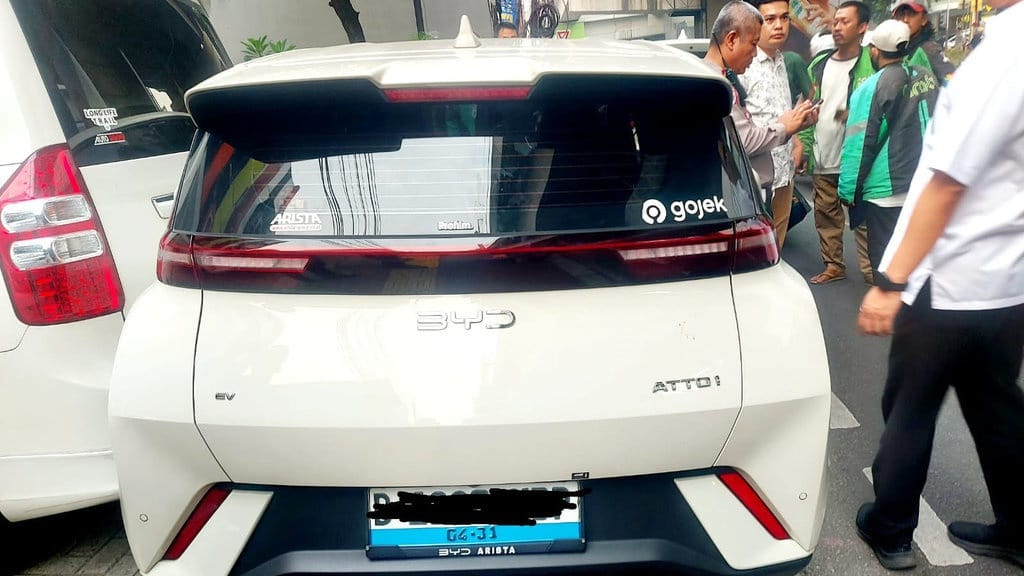 Kronologi Mobil BYD Tabrak 4 Mobil di Blok M, 1 Ojol Patah Kaki Kronologi Mobil BYD Tabrak 4 Mobil di Blok M, 1 Ojol Patah Kaki