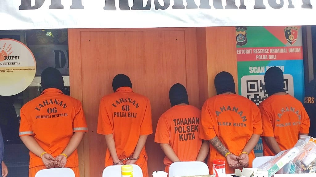 KTP Palsu, Sindikat Penggelap Kendaraan Rental Bali Ditangkap KTP Palsu, Sindikat Penggelap Kendaraan Rental Bali Ditangkap