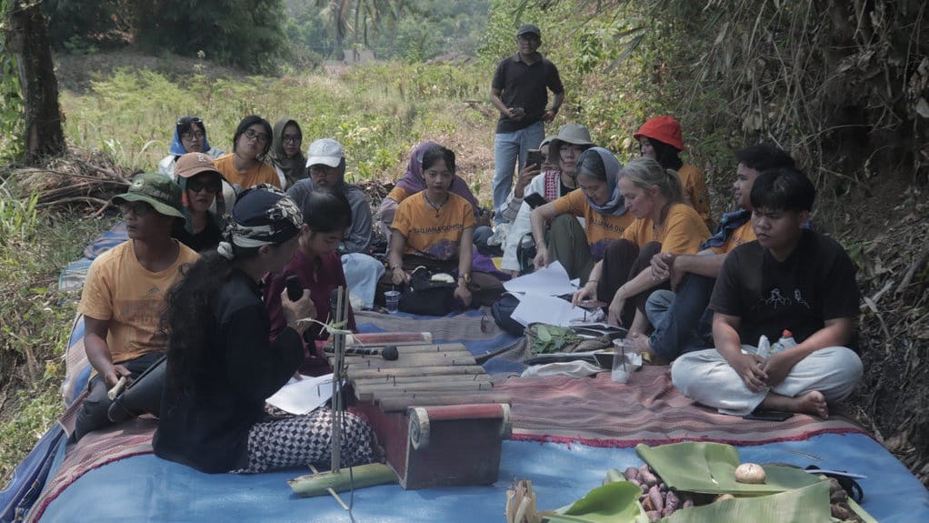 Ikhtiar Komunitas Sudut Kalisat Lestarikan Gumok Lewat Tradisi Ikhtiar Komunitas Sudut Kalisat Lestarikan Gumok Lewat Tradisi