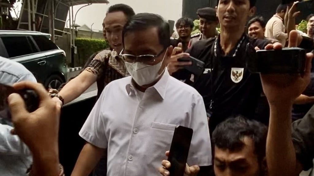 7 Jam Diperiksa KPK, Sestama BNPB Rustian Mengaku Bawa Dokumen 7 Jam Diperiksa KPK, Sestama BNPB Rustian Mengaku Bawa Dokumen