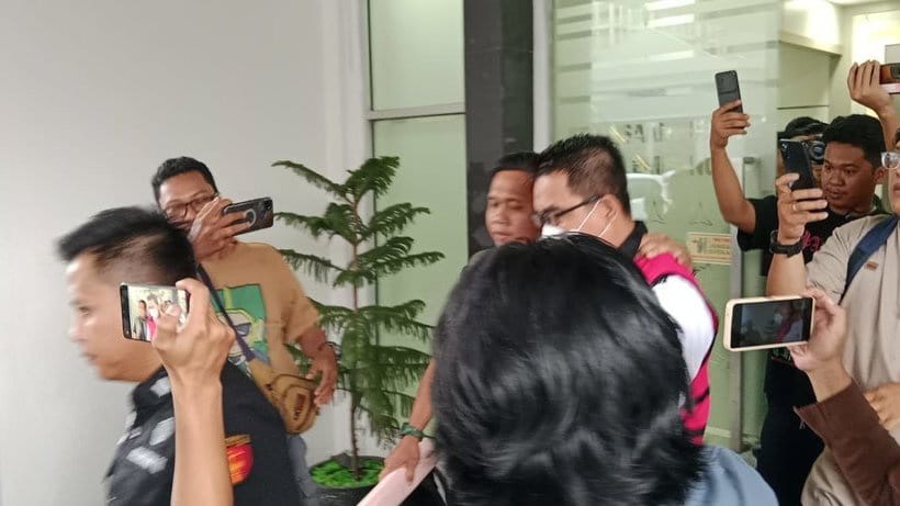 Pejabat Dishub Palembang Jadi Tersangka Korupsi Lampu Jalan Pejabat Dishub Palembang Jadi Tersangka Korupsi Lampu Jalan