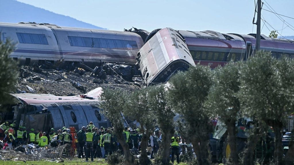 Kronologi Kecelakaan Kereta di Spanyol yang Tewaskan 64 Orang Kronologi Kecelakaan Kereta di Spanyol yang Tewaskan 64 Orang