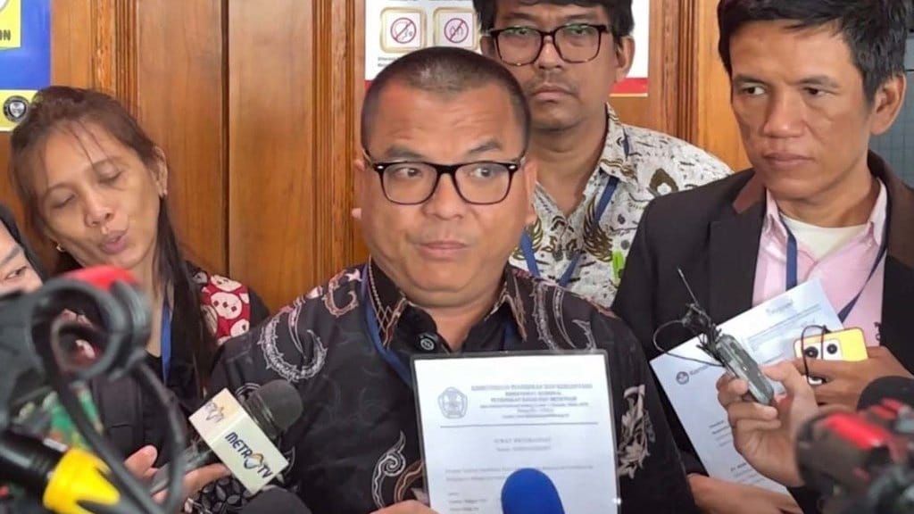Denny Indrayana Jalin Komunikasi ke PDIP Bahas Isu Ijazah Gibran Denny Indrayana Jalin Komunikasi ke PDIP Bahas Isu Ijazah Gibran