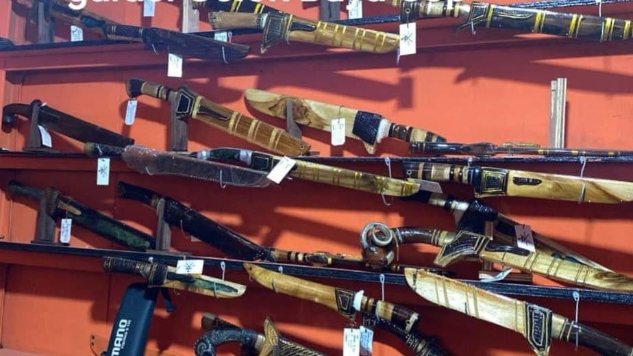 Golok Buya Cep Jamhur dan Kekhawatiran Hilangnya Perajin Lokal Golok Buya Cep Jamhur dan Kekhawatiran Hilangnya Perajin Lokal