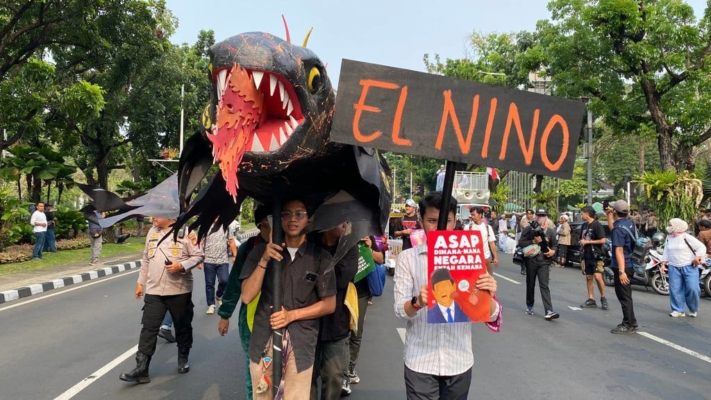 Aksi Godzilla El Nino di Jakarta: Kritik Karpet Merah Korporasi Aksi Godzilla El Nino di Jakarta: Kritik Karpet Merah Korporasi