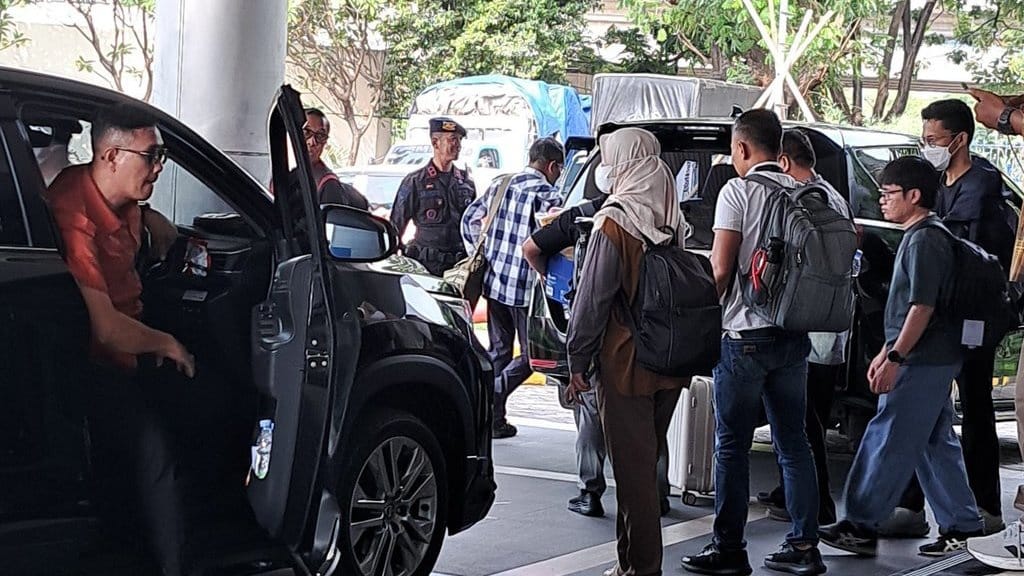 KPK Geledah Kantor Bea Cukai Semarang Selama 6 Jam, Sita Dokumen KPK Geledah Kantor Bea Cukai Semarang Selama 6 Jam, Sita Dokumen