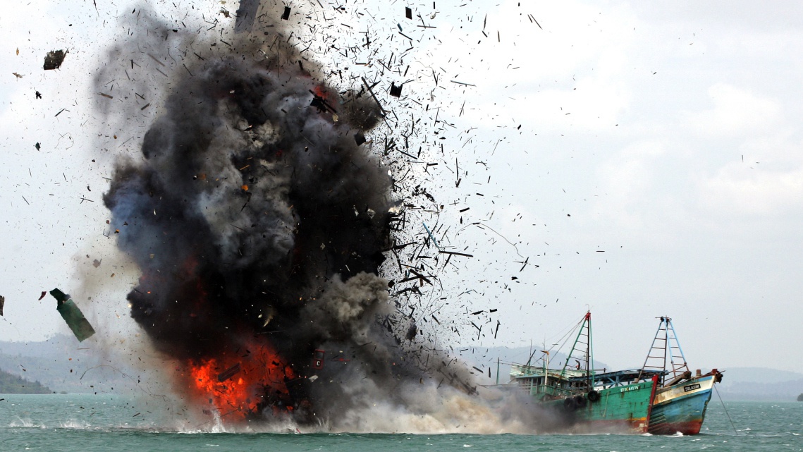 Penenggelaman Kapal ala Susi Dikoreksi. Apa Cara Lain Efektif?