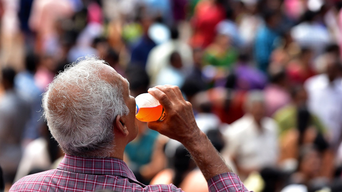 Saling Tumpas Dalam Perang Teh Kemasan Saling Tumpas Dalam Perang Teh Kemasan