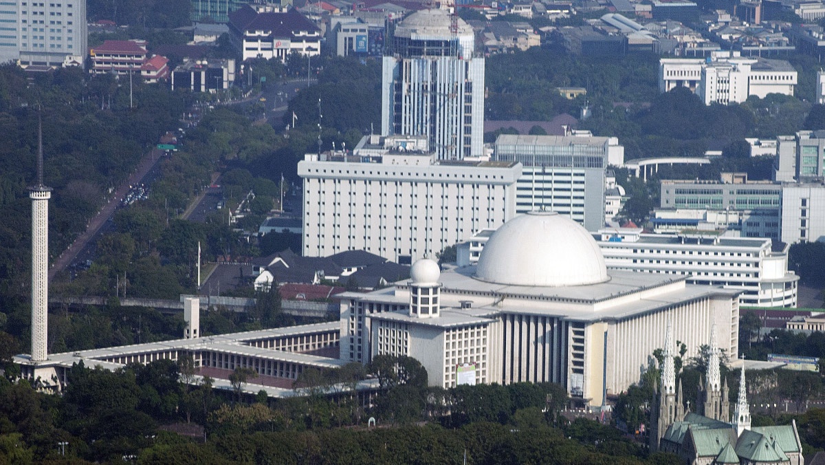 Raja Salman Beri Cendera Mata Kaligrafi Emas untuk Istiqlal Raja Salman Beri Cendera Mata Kaligrafi Emas untuk Istiqlal