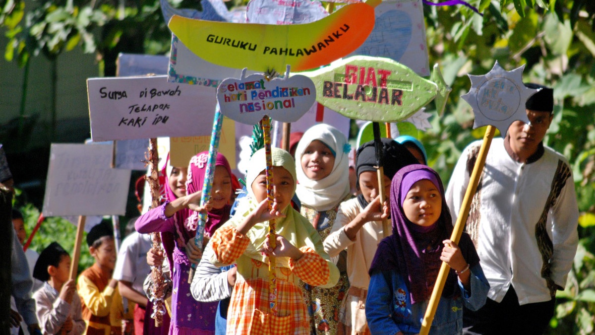 10 Contoh Undangan Peringatan Hardiknas 2025