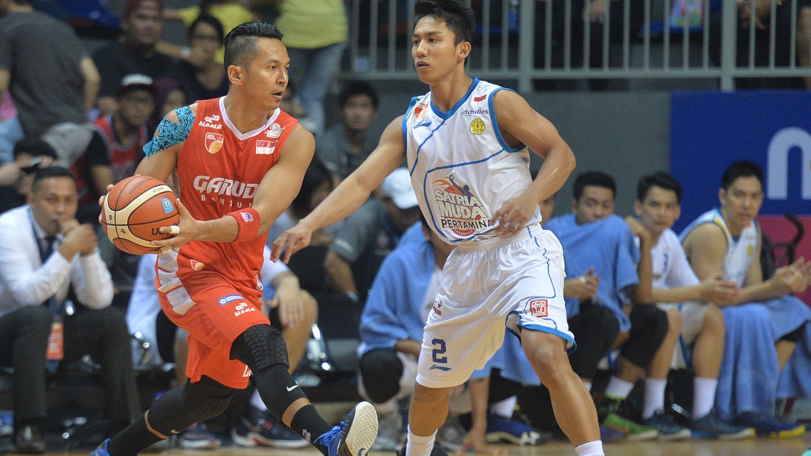 Apa Itu Bounce Pass Bola Basket dan Bagaimana Cara Melakukannya?