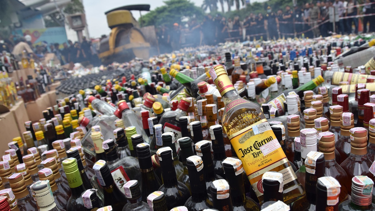 Realitas Larangan Minol: Elite Mabuk, Rakyat Mati Karena keracunan