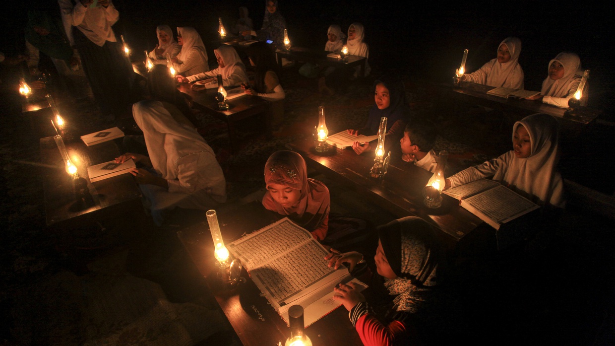 Sejarah Peristiwa Nuzulul Qur'an 17 Ramadhan & Kisahnya Sejarah Peristiwa Nuzulul Qur'an 17 Ramadhan & Kisahnya