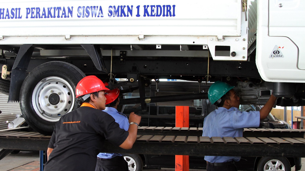 Tunggang Menunggang di Mobil Esemka