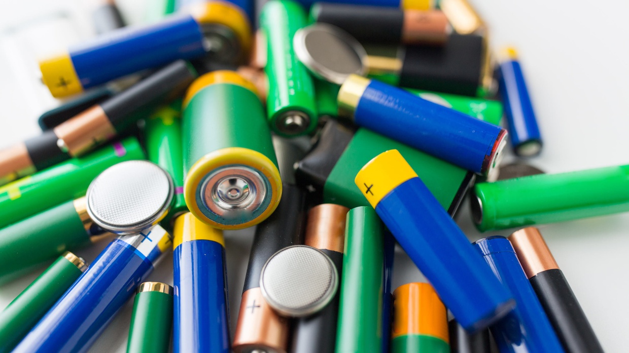 Penemu Baterai Pertama Kali & Sejarah di Balik Penciptaannya