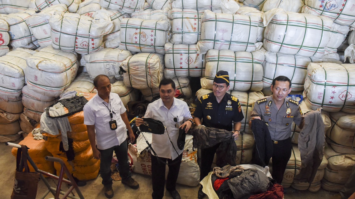 Dampak Impor Baju & Sepatu Bekas, Pekerja Bisa Terkena Efisiensi